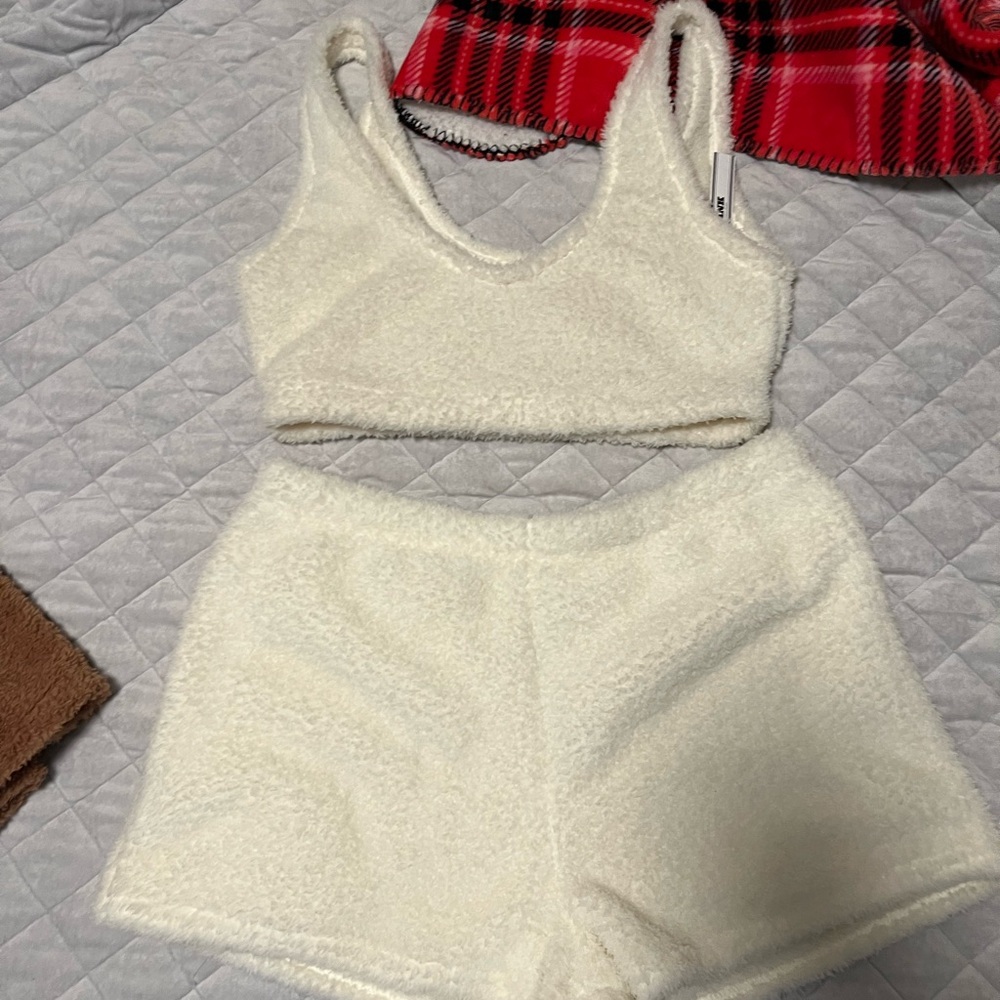 NWT Pink fuzzy lounge set
